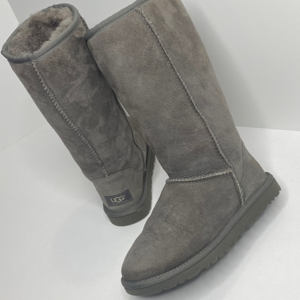 Women’s UGG Classic Gray Winter Tall Boots size 5